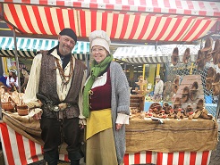 Middeleeuws Houtbewerker en Wolspinster © www.middeleeuws-entertainment.nl