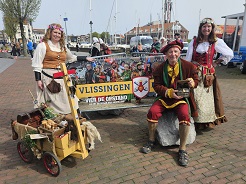 Middeleeuwse Koopvrouwen en Malloot Puck tijdens Vlissingen 1572 © www.middeleeuws-entertainment.nl