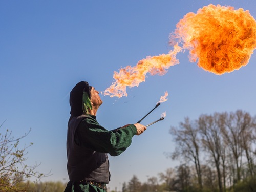 Vuurspuwer Vuur blazen © www.middeleeuws-entertainment.nl