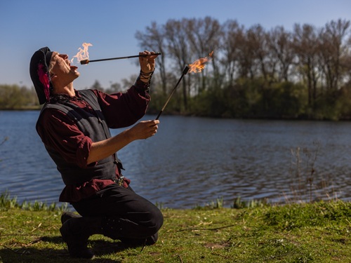 Vuurspuwer water en vuur © www.middeleeuws-entertainment.nl